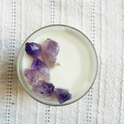 Vela con Cuarzo Amatista - Lavanda & Salvia Banca - Estoy en calma. Estoy en mi centro.
