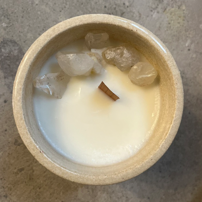 Vela con Cuarzo Blanco - Sándalo - Esta intención se da para mi mayor bien.